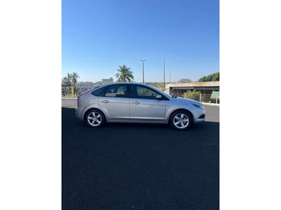 FORD-FOCUS-2010