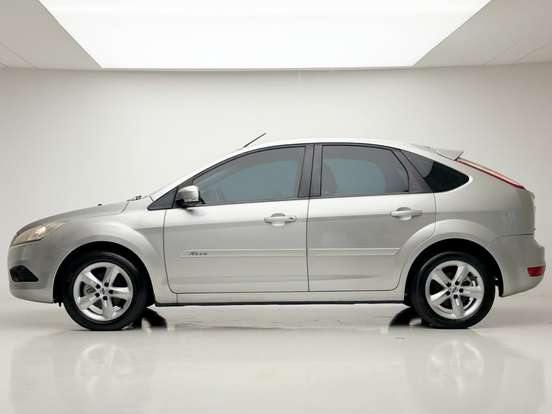 FORD-FOCUS-2010