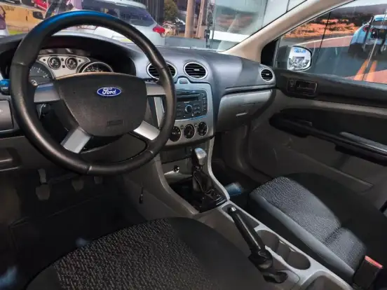 FORD-FOCUS-2011