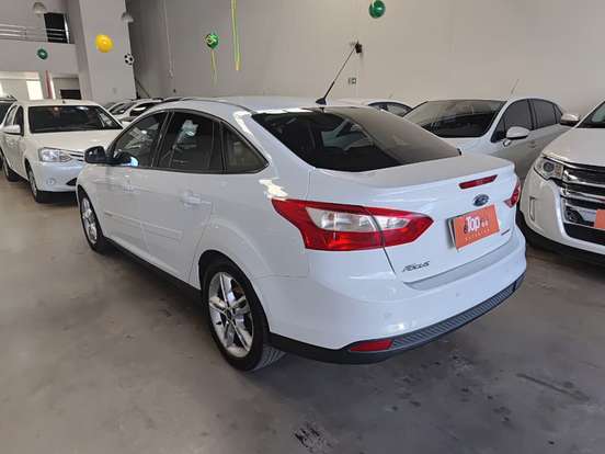 FORD-FOCUS-2014