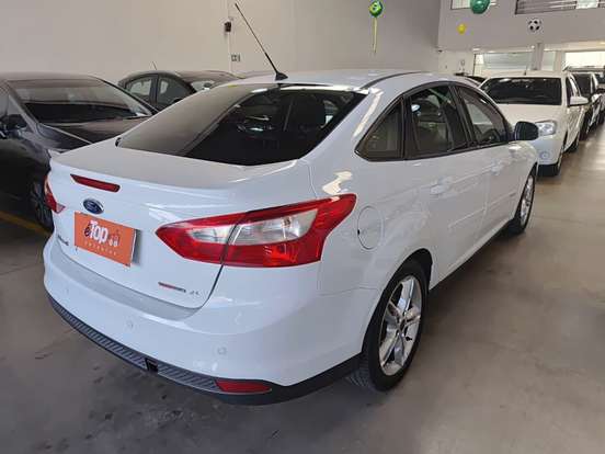 FORD-FOCUS-2014