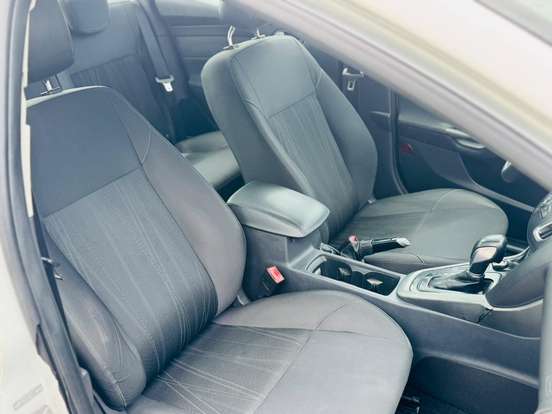 FORD-FOCUS-2.0 SE SEDAN 16V FLEX 4P POWERSHIFT FORD-FOCUS-2016