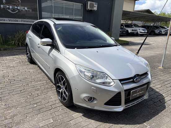 FORD-FOCUS-2014