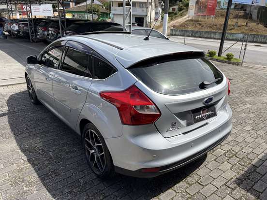 FORD-FOCUS-2014