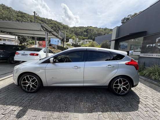 FORD-FOCUS-2014