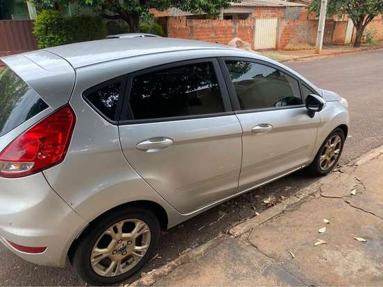 FORD-FIESTA-2014