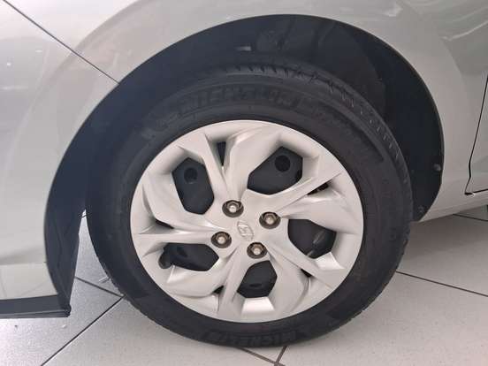 HYUNDAI-HB20-2024