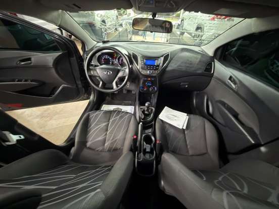 HYUNDAI-HB20-2013