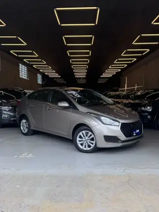 HYUNDAI HB20S 1.6 COMFORT PLUS 16V FLEX 4P AUTOMÁTICO