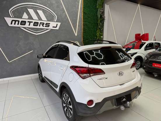 HYUNDAI-HB20X-1.6 16V PREMIUM FLEX 4P AUTOMÁTICO HYUNDAI-HB20X-2016