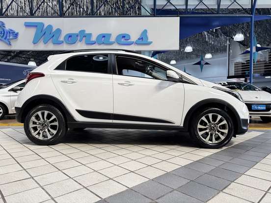 HYUNDAI-HB20X-2017