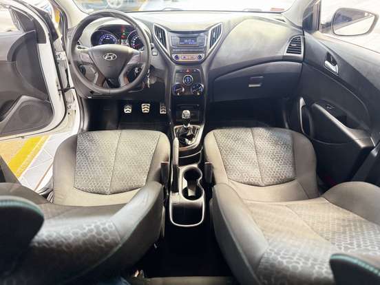 HYUNDAI-HB20X-2017