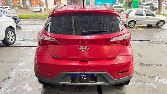HYUNDAI-HB20X-2013