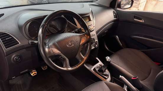 HYUNDAI-HB20X-2013