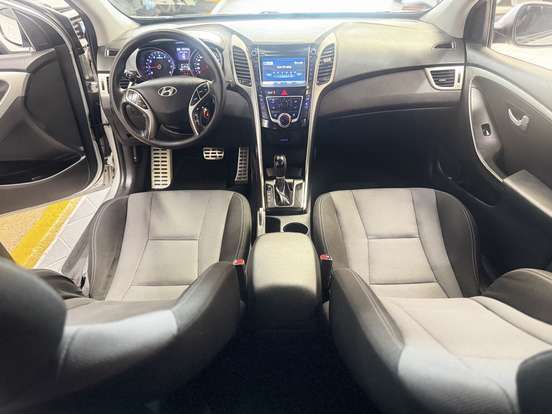 HYUNDAI-I30-1.6 MPFI 16V FLEX 4P AUTOMÁTICO HYUNDAI-I30-2013