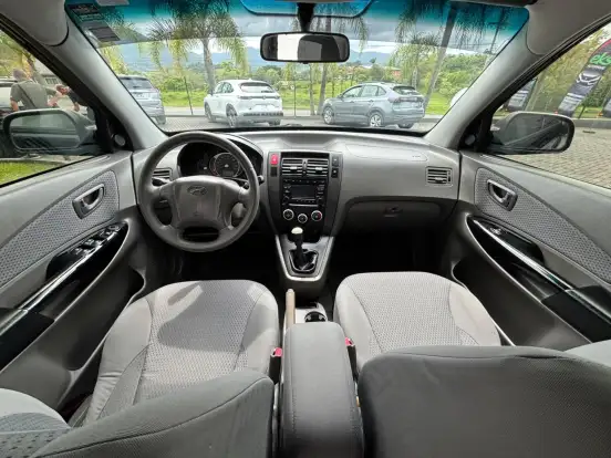 HYUNDAI-TUCSON-2010