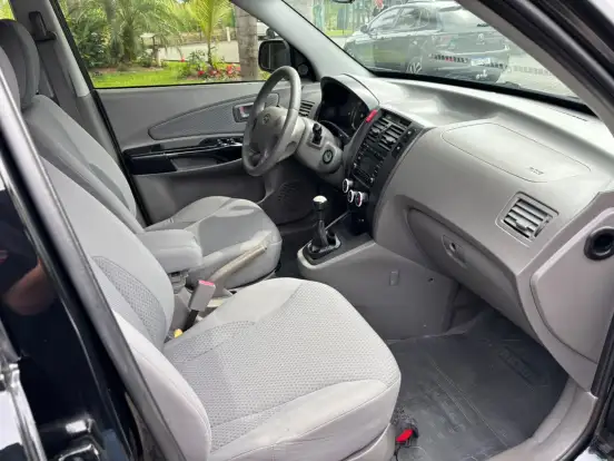 HYUNDAI-TUCSON-2010