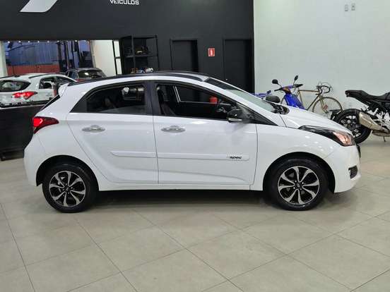 HYUNDAI-HB20-1.6 R SPEC 16V FLEX 4P MANUAL HYUNDAI-HB20-2017