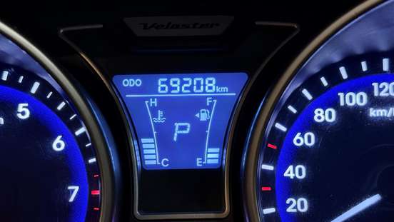 HYUNDAI-VELOSTER-2012