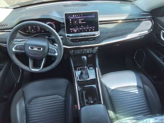 JEEP-COMMANDER-2023