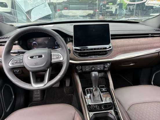 JEEP-COMMANDER-2024