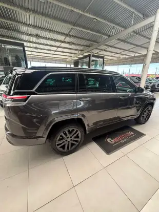 JEEP-COMMANDER-2024