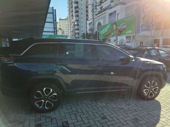 JEEP-COMMANDER-2024