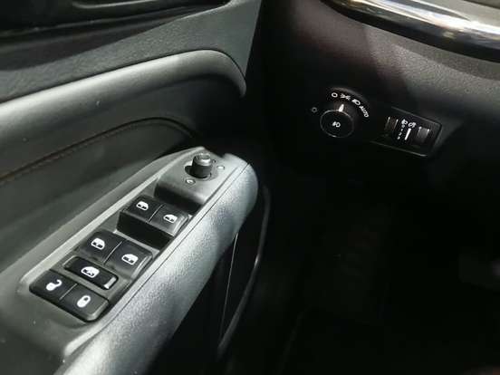 JEEP-COMMANDER-2022