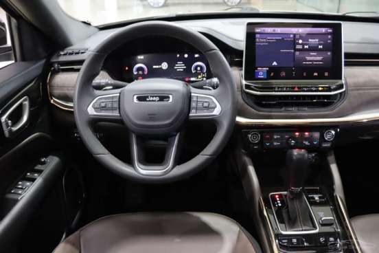 JEEP-COMMANDER-2023