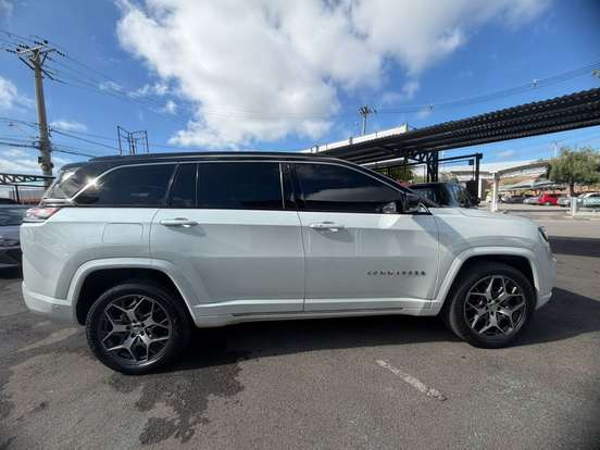 JEEP-COMMANDER-2023
