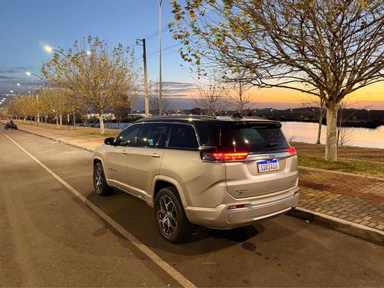 JEEP-COMMANDER-2022