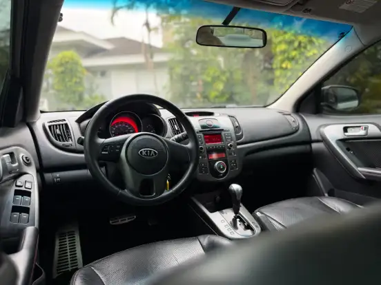 KIA-CERATO-1.6 E.221 SEDAN 16V GASOLINA 4P AUTOMÁTICO KIA-CERATO-2010