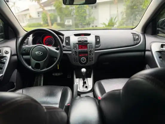 KIA-CERATO-1.6 E.221 SEDAN 16V GASOLINA 4P AUTOMÁTICO KIA-CERATO-2010