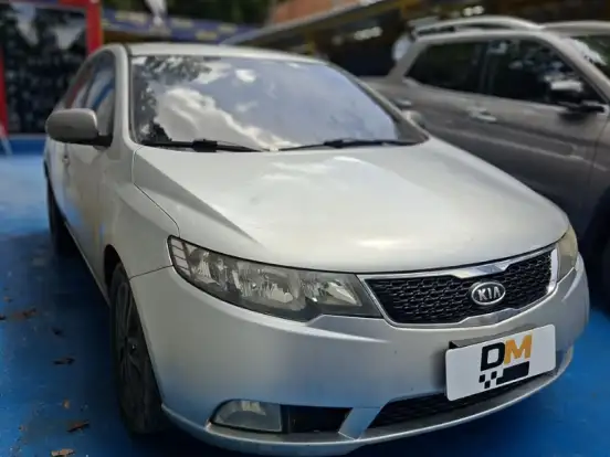 KIA-CERATO-1.6 E.221 SEDAN 16V GASOLINA 4P AUTOMÁTICO KIA-CERATO-2010