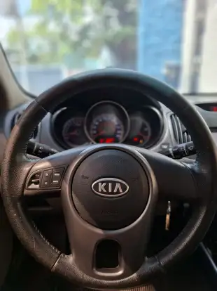 KIA-CERATO-1.6 E.221 SEDAN 16V GASOLINA 4P AUTOMÁTICO KIA-CERATO-2010