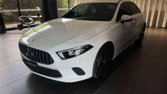 MERCEDES-BENZ-A 200-2019