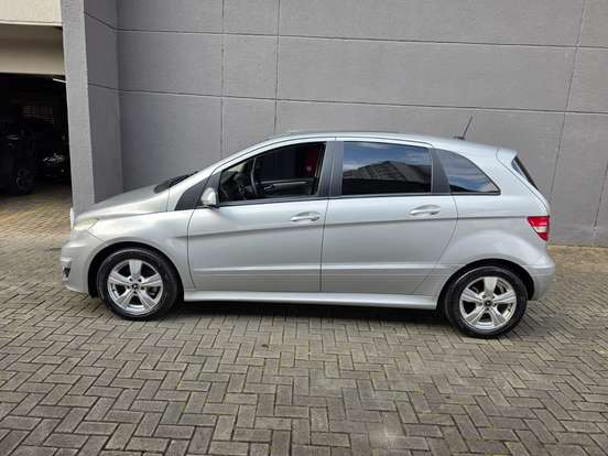 MERCEDES-BENZ-B 180-2010