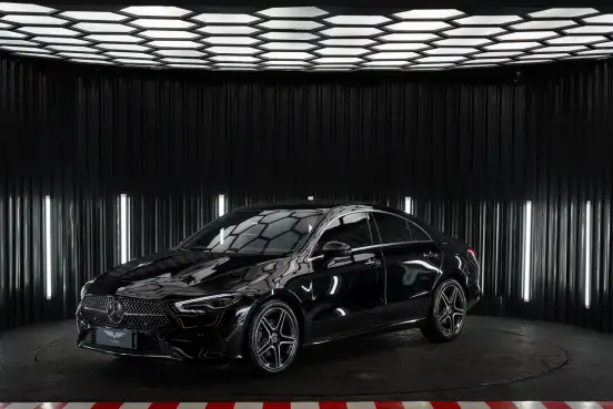 MERCEDES-BENZ-CLA 200-2025
