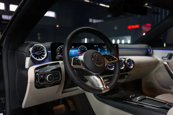 MERCEDES-BENZ-CLA 200-2025