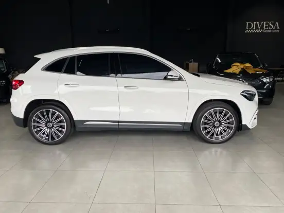 MERCEDES-BENZ-GLA 200-2025