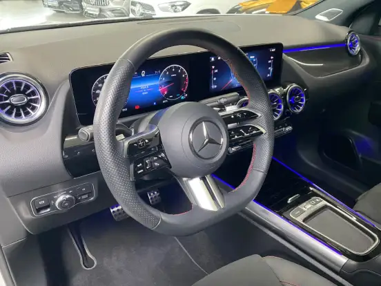 MERCEDES-BENZ-GLA 200-2025