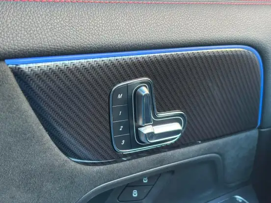 MERCEDES-BENZ-GLA 200-2024