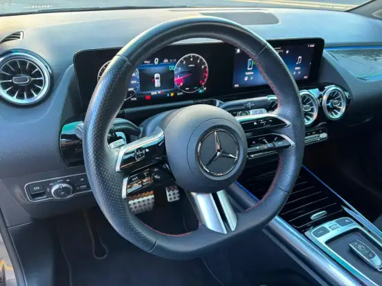 MERCEDES-BENZ-GLA 200-2024
