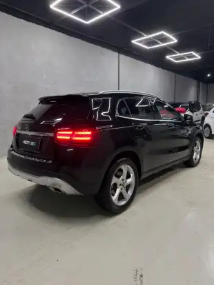 MERCEDES-BENZ-GLA 200-2019