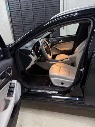 MERCEDES-BENZ-GLA 200-2019