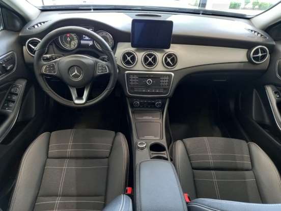 MERCEDES-BENZ-GLA 200-2017