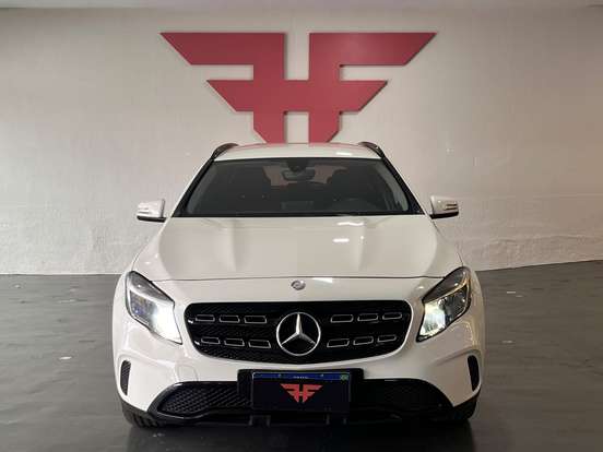 MERCEDES-BENZ-GLA 200-2017