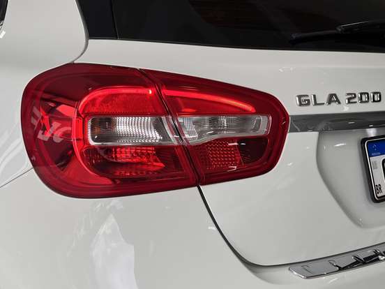 MERCEDES-BENZ-GLA 200-2017