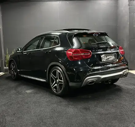 MERCEDES-BENZ-GLA 250-2016