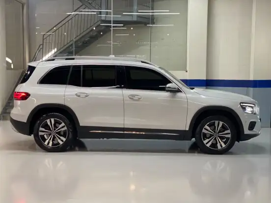 MERCEDES-BENZ-GLB 200-2021